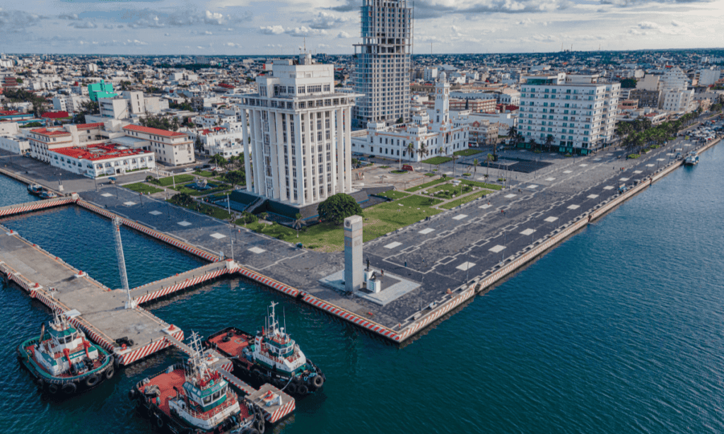 malecon de veracruz y faro venustiano